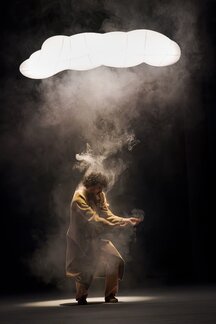 Stück: When the Hear Starts to Whisper / Choreografie: Sarah Merler  Foto: Spyros Zikos