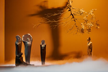 Stück: Bardo 49 / Choreografie: Mingfu Guo Foto: Iliano Tomasetto, Catarina Abreu, Eskil Dorrepaal, Giorgia Doria, Olivia Swintek | © Werner Kmetitsch