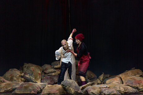 Georg A. Bochow (Orest), Anastasia Lerman (Iphigenie) | © Victor Klein Georg A. Bochow (Orest), Anastasia Lerman (Iphigenie) | © Victor Klein