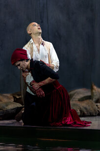 Georg A. Bochow (Orest), Anastasia Lerman (Iphigenie) | © Victor Klein Georg A. Bochow (Orest), Anastasia Lerman (Iphigenie) | © Victor Klein