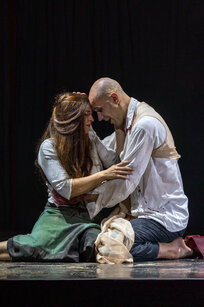 Annina Wachter (Hermione), Georg A. Bochow (Orest) | © Victor Klein Annina Wachter (Hermione), Georg A. Bochow (Orest) | © Victor Klein