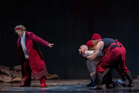 Johannes Maria Wimmer (Thoas), Georg A. Bochow (Orest), Statisterie | © Victor Klein