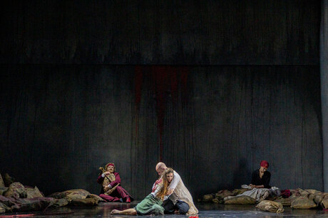 Johannes Maria Wimmer (Thoas), Annina Wachter (Hermione), Georg A. Bochow (Orest), Anastasia Lerman (Iphigenie) | © Victor Klein Johannes Maria Wimmer (Thoas), Annina Wachter (Hermione), Georg A. Bochow (Orest), Anastasia Lerman (Iphigenie) | © Victor Klein