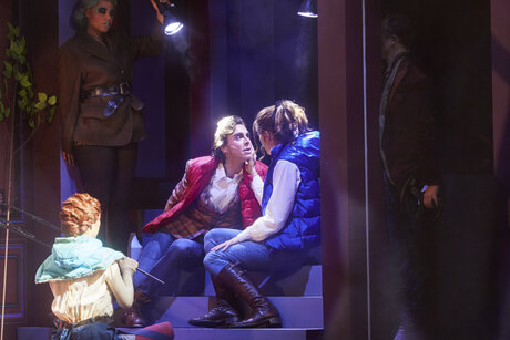 Kathrin Schreier (Phantom), Alicia Kasenbacher (Phantom), Tommy Fischnaller-Wachtler (Brad), Lisa Schrammel (Janet), Henry Blue (Phantom) | © Konrad Fersterer Kathrin Schreier (Phantom), Alicia Kasenbacher (Phantom), Tommy Fischnaller-Wachtler (Brad), Lisa Schrammel (Janet), Henry Blue (Phantom) | © Konrad Fersterer