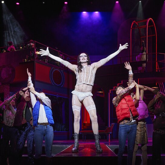 Pasquale di Filippo (Riff-Raff), Lara Lubienski (Phantom), Kathrin Schreier (Phantom), Henry Blue (Phantom), Lisa Schrammel (Janet), Philipp Moschitz (Frank'n'Furter), Tommy Fischnaller-Wachtler (Brad), Adrian Zöschg (Phantom), Alicia Kasenbacher (Phantom), Petra Alexandra Pippan (Magenta) | © Konrad Fersterer