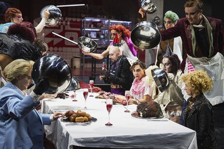 Marion Reiser (Dr.Scott), Kathrin Schreier (Phantom), Pasquale di Filippo (Riff-Raff), Adrian Zöschg (Phantom), Tommy Fischnaller-Wachtler (Brad), Philipp Rudig (Erzähler), Philipp Moschitz (Frank'n'Furter), Alicia Kasenbacher (Phantom), Daniela Bjelobradić (Columbia), Henry Blue (Phantom) | © Konrad Fersterer