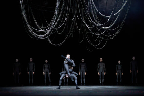 Lotus-Eaters: Melissa Totaro, Giorgos Mitas, Ensemble | © Werner Kmetitsch Lotus-Eaters: Melissa Totaro, Giorgos Mitas, Ensemble | © Werner Kmetitsch