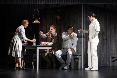 Ulrike Lasta (Wirtin), Stefan Riedl (Bergretter), Patrick Ljuboja (Wirtshausgast), Laetitia Toursarkissian (Marlen)