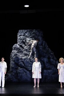 Laetitia Toursarkissian (Marlen), Florian Granzner (Xaver), Sara Nunius (Anna), Ulrike Lasta (Wirtin)