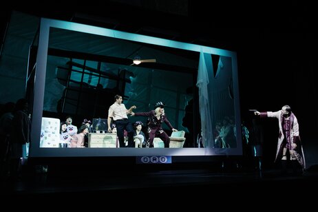 Jakob Nistler (Kameramann), Bernarda Klinar (Reporterin), Stefan Riedl (drogenabhängiger Hausbesitzer), Chor