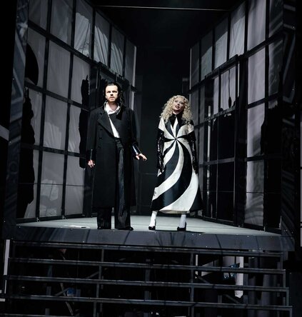 Marcel Brunner (Seher), Hazel Neighbour (Echo)