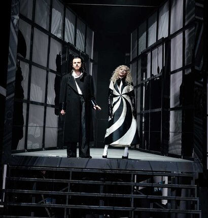 Marcel Brunner (Seher), Hazel Neighbour (Echo)