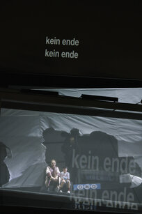 Stefan Riedl (Attentäter), Jakob Noggler (Kind) | © Marcella Ruiz Cruz Stefan Riedl (Attentäter), Jakob Noggler (Kind) | © Marcella Ruiz Cruz