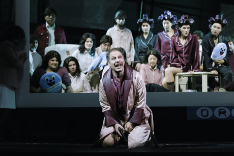 Stefan Riedl (Attentäter), Chor | © Marcella Ruiz Cruz Stefan Riedl (Attentäter), Chor | © Marcella Ruiz Cruz