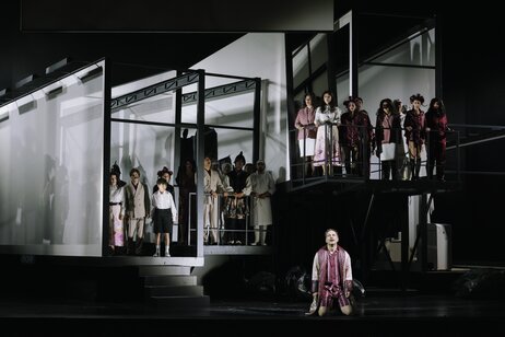 Stefan Riedl (Attentäter), Jakob Noggler (Kind), Chor | © Marcella Ruiz Cruz