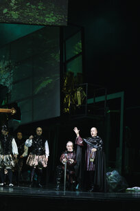 Stanislav Stambolov (Konquistador), Stephen Chaundy (Don Gairre), Christian Miedl (Don Stepano) | © Marcella Ruiz Cruz Stanislav Stambolov (Konquistador), Stephen Chaundy (Don Gairre), Christian Miedl (Don Stepano) | © Marcella Ruiz Cruz