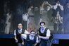 Sabrina Henschke (3. Polizistin), Jakob Nestler (2. Polizist), Bernarda Klinar (1. Polizistin), Chor