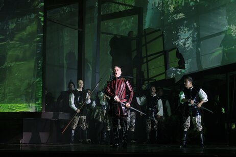 Stephen Chaundy (Don Gairre), Chor | © Marcella Ruiz Cruz