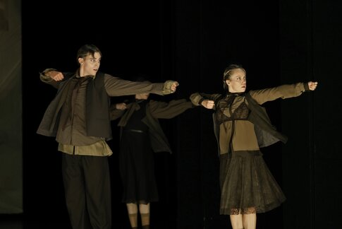 «Over My Dead Body» Chris Roosenburg, Olivia Swintek, Lara Fransen