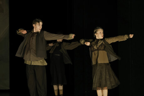 «Over My Dead Body» Chris Roosenburg, Olivia Swintek, Lara Fransen | © Ida Zenna