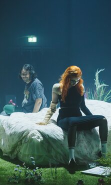 Julien Horbatuk (Guy), Lucy Altus (Nur) 