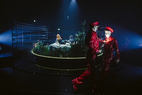 Lucy Altus (Nur), Julien Horbatuk (Guy), Paul Schweinester (Council Member), Thomas Lichtenecker (Doll)
