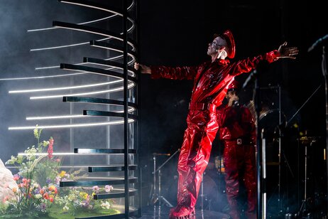 ÖEA Kammerspiele Innsbruck: Thomas Lichtenecker (Doll) & Paul Schweinester (Council Member)  | © Victor Klein