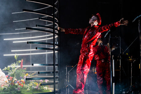 ÖEA Kammerspiele Innsbruck: Thomas Lichtenecker (Doll) & Paul Schweinester (Council Member) | © Victor Klein ÖEA Kammerspiele Innsbruck: Thomas Lichtenecker (Doll) & Paul Schweinester (Council Member) | © Victor Klein