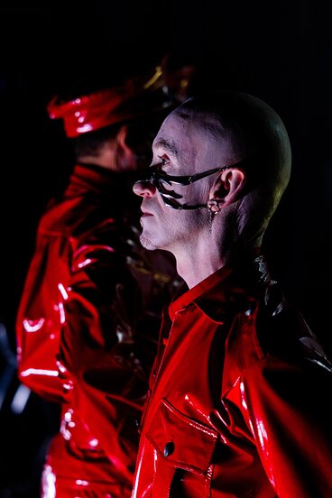 ÖEA Kammerspiele Innsbruck: Paul Schweinester (Council Member) & Thomas Lichtenecker (Doll) | © Victor Klein