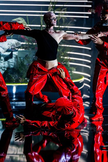 ÖEA Kammerspiele Innsbruck: Thomas Lichtenecker (Doll) & Ensemble PHACE (Council) | © Victor Klein