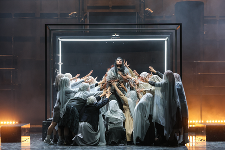 Marta Świderska (Ulrica), Chor des Tiroler Landestheaters | © Barbara Pálffy Marta Świderska (Ulrica), Chor des Tiroler Landestheaters | © Barbara Pálffy
