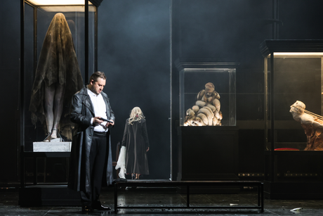 Önay Köse (Renato), Viktorija Kaminskaite (Amelia) | © Barbara Pálffy Önay Köse (Renato), Viktorija Kaminskaite (Amelia) | © Barbara Pálffy