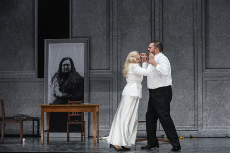 Viktorija Kaminskaite (Amelia), Önay Köse (Renato) | © Barbara Pálffy