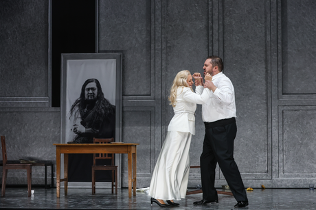Viktorija Kaminskaite (Amelia), Önay Köse (Renato) | © Barbara Pálffy Viktorija Kaminskaite (Amelia), Önay Köse (Renato) | © Barbara Pálffy