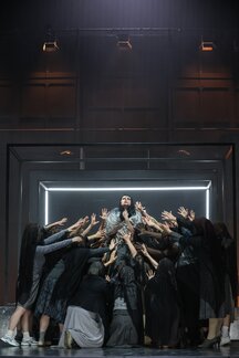 Marta Świderska (Ulrica), Chor des Tiroler Landestheaters