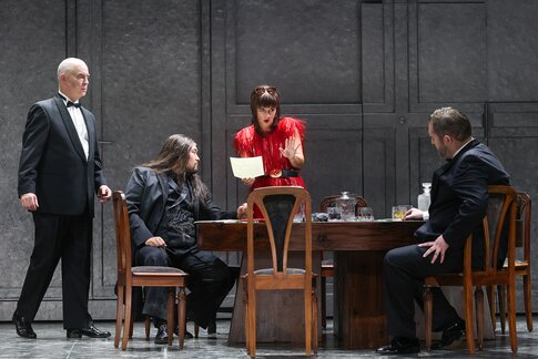 William Tyler Clark (Ein Richter), Kazuki Yoshida (Gustavo), Annina Wachter (Oscar), Önay Köse (Renato)