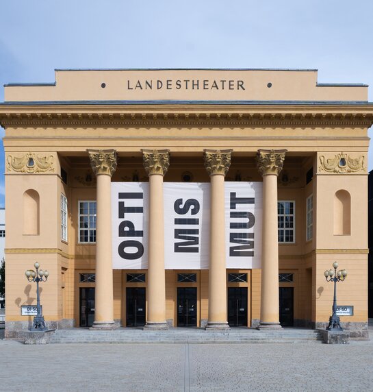 Fassade Großes Haus Spielzeit 26/27