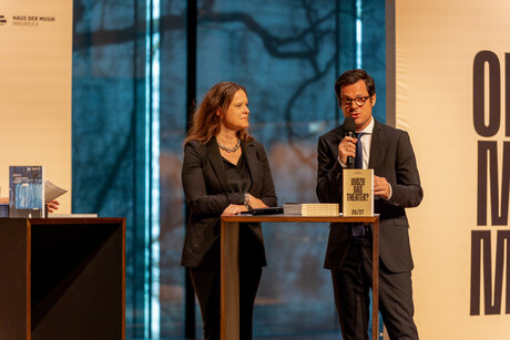 Intendantin Irene Girkinger & Geschäftsführenden Kaufmännischen Direktor Dr. Markus Lutz  | © Victor Klein