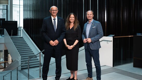 Anton Mattle (Landeshauptmann Tirol), Irene Girkinger (Geschäftsführende Intendantin) und Johannes Anzengruber (Bürgermeister Innsbruck) (v.l.)