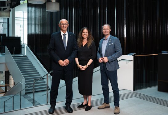 Anton Mattle (Landeshauptmann Tirol), Irene Girkinger (Geschäftsführende Intendantin) und Johannes Anzengruber (Bürgermeister Innsbruck) (v.l.)