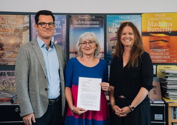 Markus Lutz (Geschäftsführender Kaufmännischer Direktor des TLT), Beate Palfrader (Obfrau des Theater Verbandes Tirol), Irene Girkinger (Geschäftsführende Intendantin des TLT) (v.l.)