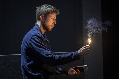 Benjamin Chamandy als ER in «Liebesgesang» | © Birgit Gufler