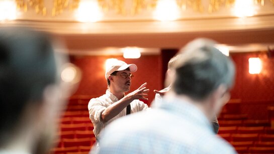 Paul Spittler, Regisseur der Rocky Horror Show, bei der Bauprobe im Großen Haus
